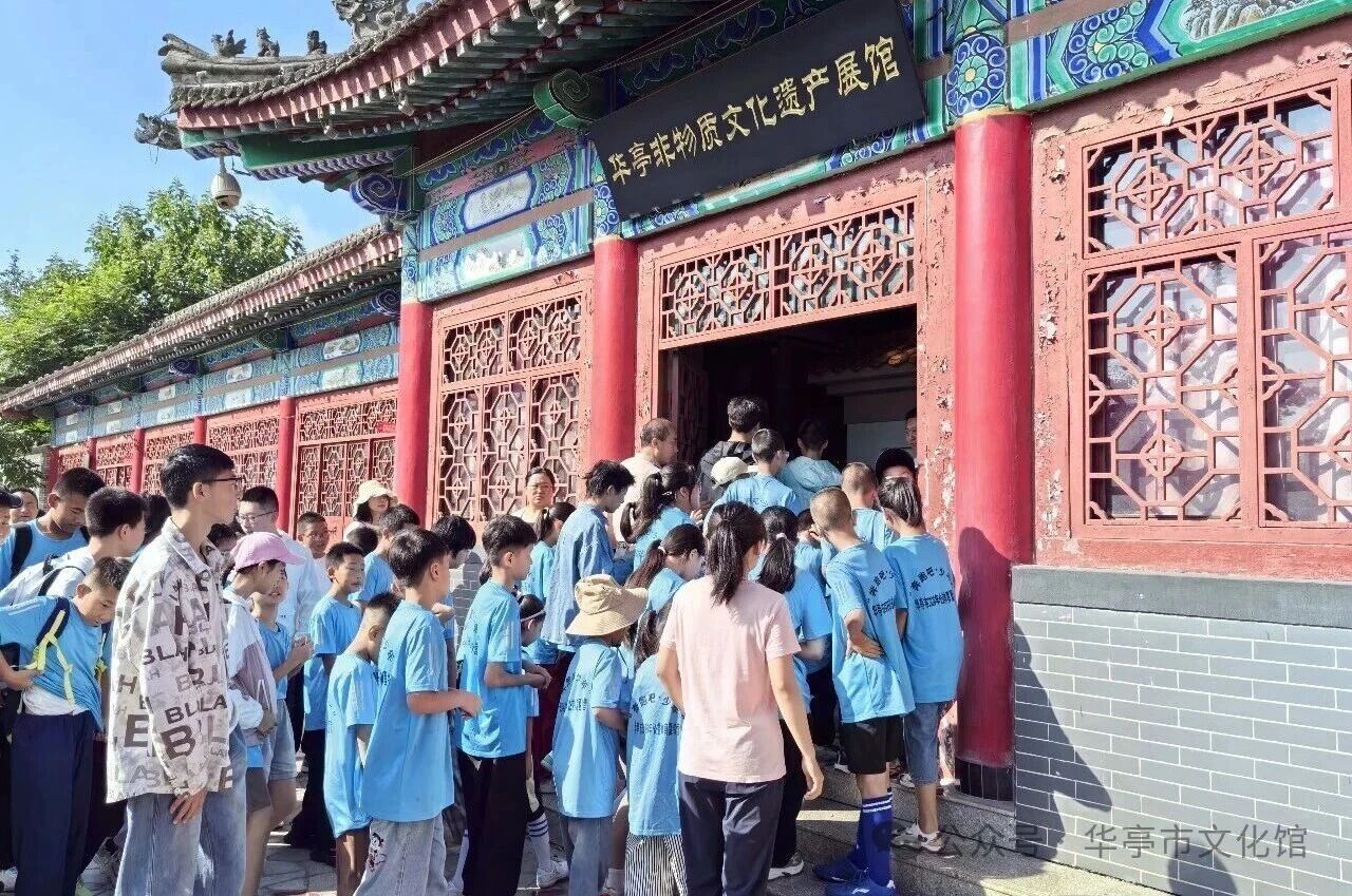 “奔跑吧，少年”青少年体育公益夏令营学员来市文化馆研学